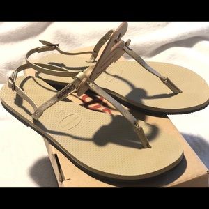 HAVAIANAS SANDALS !! Must sell